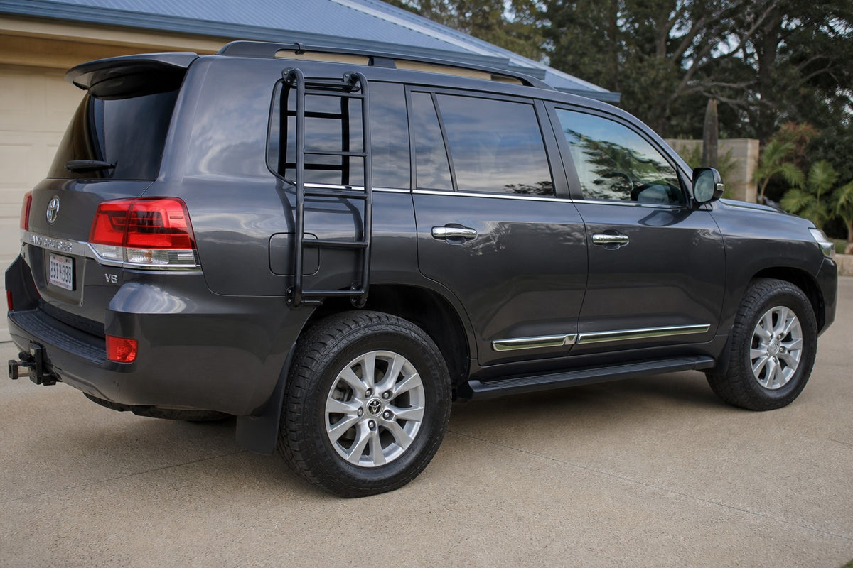 Graphite LandCruiser 200 with Roar 4x4 side ladder fitted